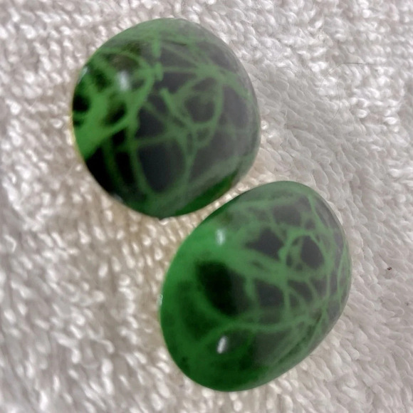 Vintage Black W Green Oval Plastic Clip On Earrings - Picture 4 of 8